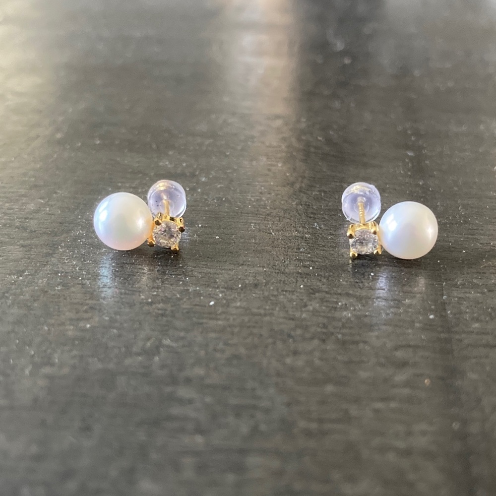 Elegant Pearl and Crystal Stud Earrings